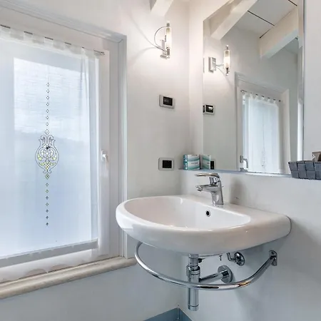 Residenza Venezia Ame بيت للعطل بسكييرا ديل غاردا